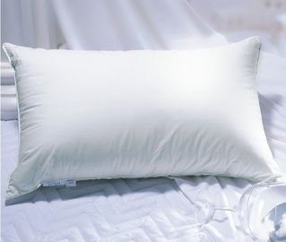 रंगीन Microfiber तकिया सम्मिलित डबल सिलाई शराबी खोखले फाइबर घर और होटल के लिए भरने
