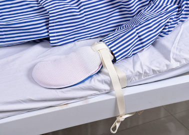 संयम बेल्ट के साथ उच्च जोखिम वाले रोगी के स्वास्थ्य की देखभाल हाथ मेडिकल प्रकार का दस्ताना